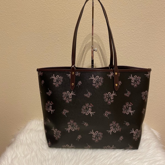 Coach - Picture 6 of 8